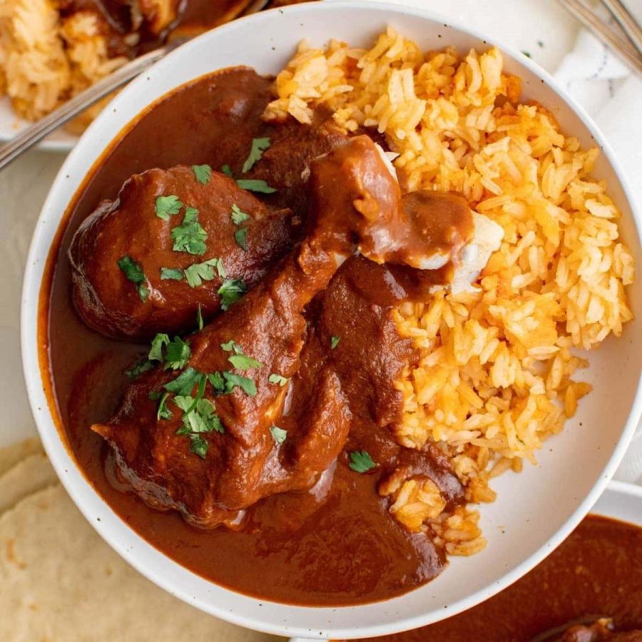 CHICKEN MOLE WITH RICE- MOLE DE POLLO CON ARROZ